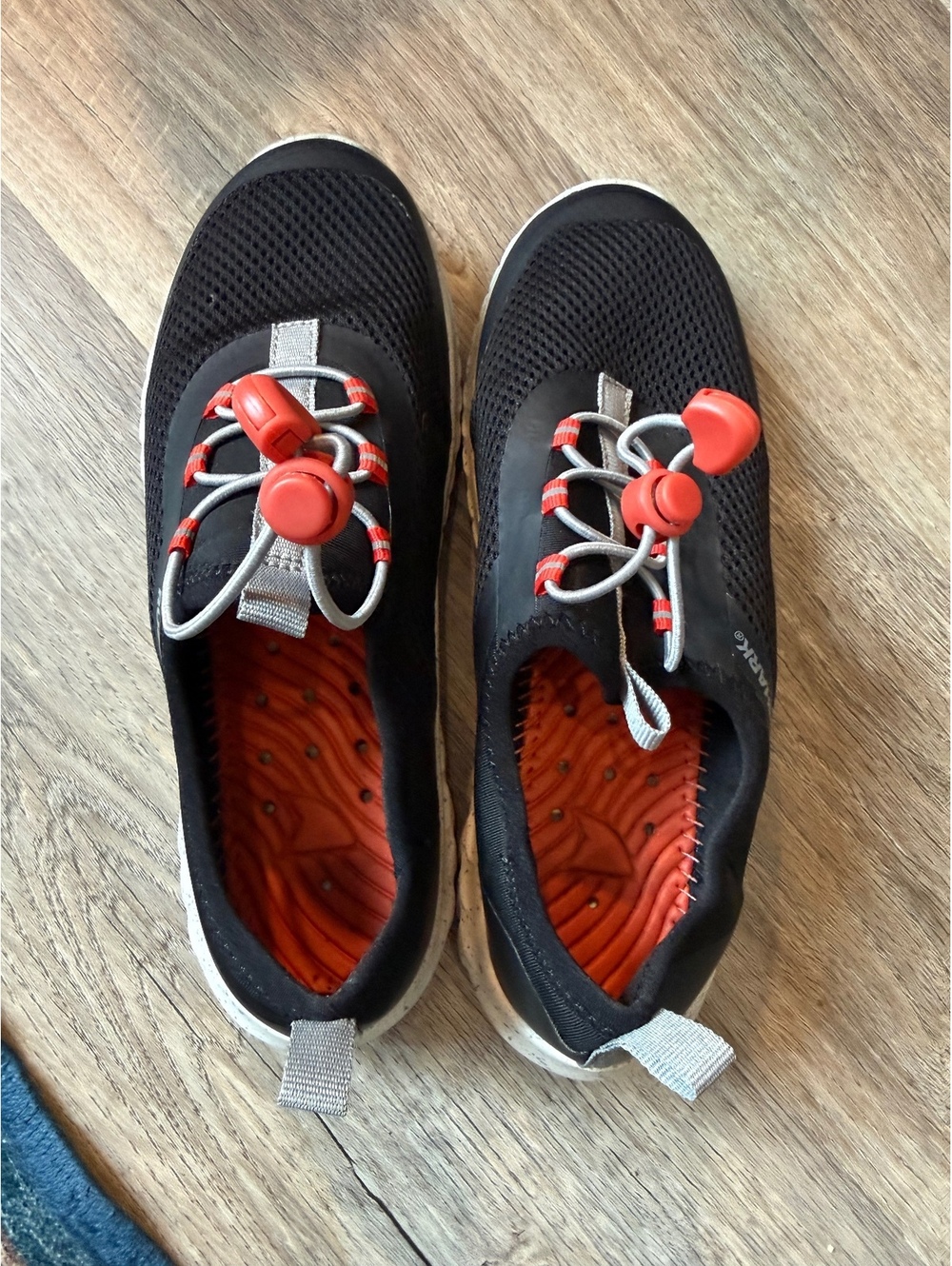 Rugged Shark Boys' Black and Gray Athletic Shoes Size 4